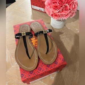 Tory Burch leighanne flat thong-patent saffiano